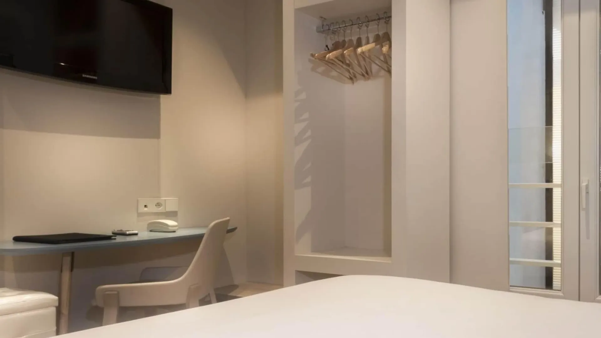 ***  Hotel Andrea Paris France